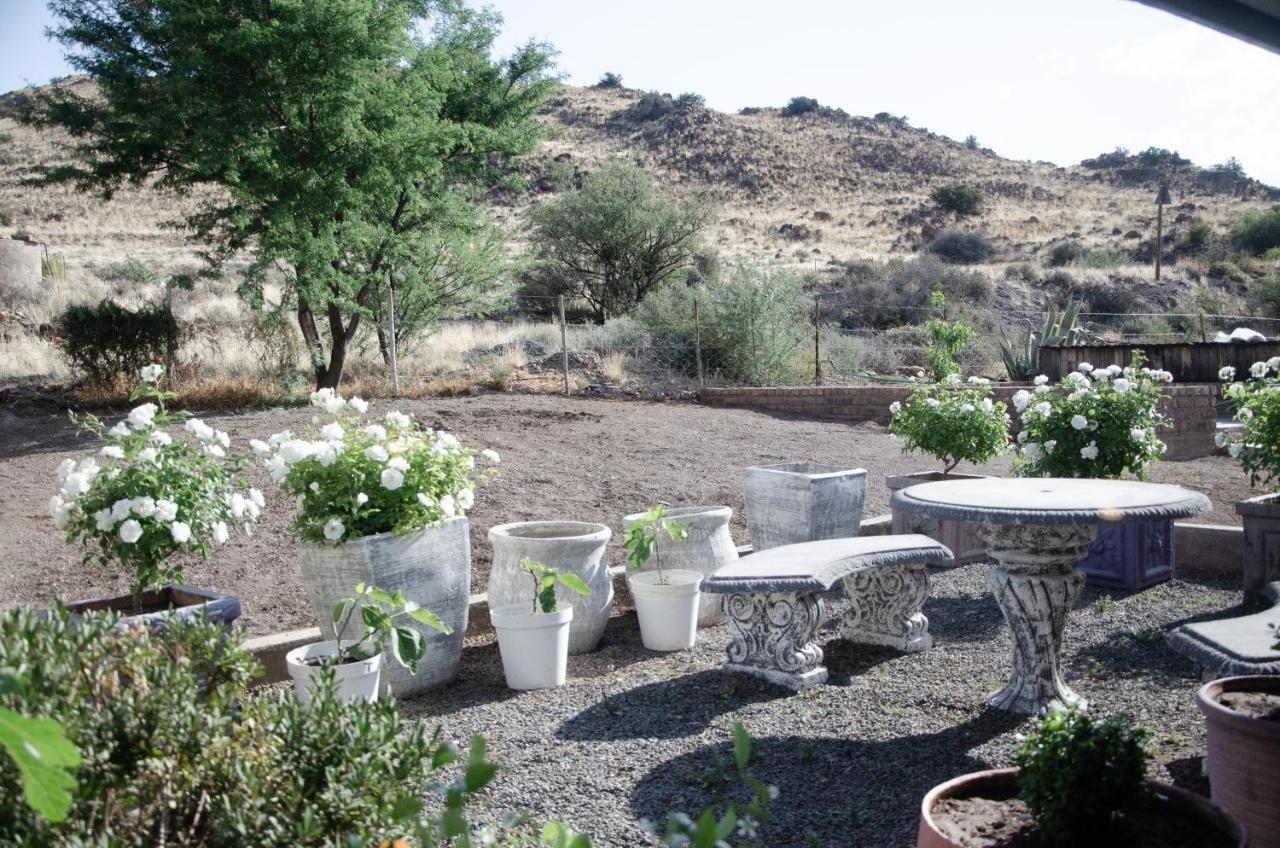 Desert Dew Guest House Hutchinson Buitenkant foto