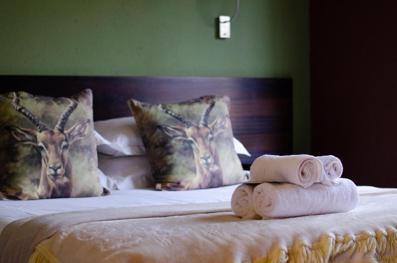 Desert Dew Guest House Hutchinson Buitenkant foto