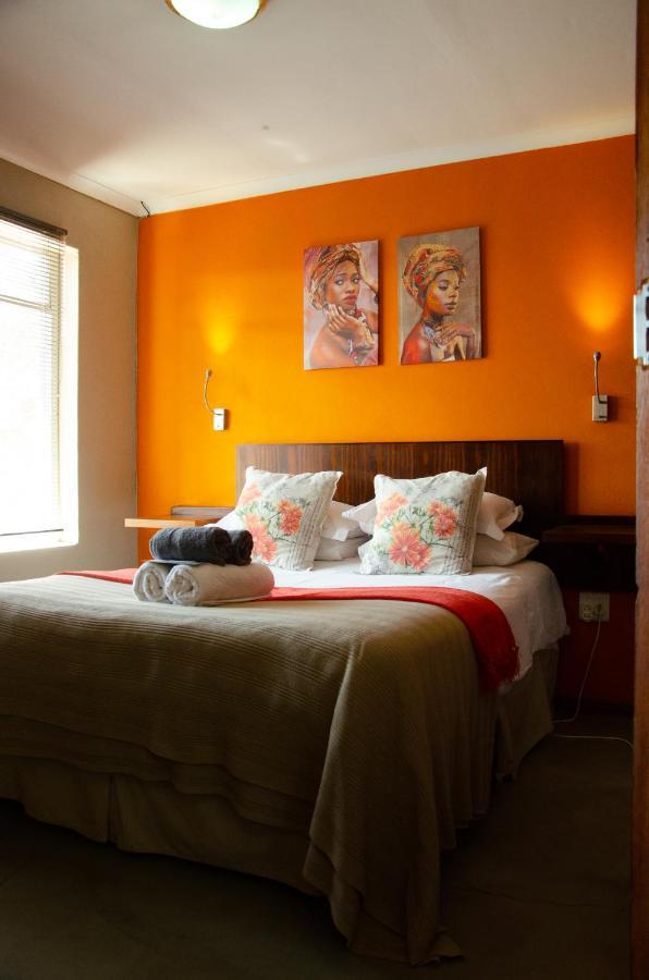 Desert Dew Guest House Hutchinson Buitenkant foto